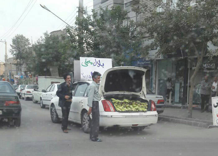 فروش بلال ۶۵۰ تومانی با ماشین ۱۰۰ میلیونی!