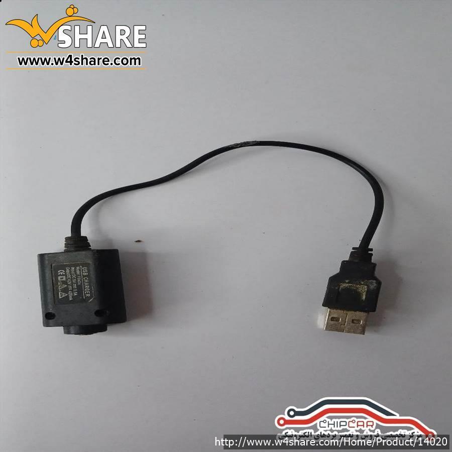 رابط USB کوچک با مبدل شارژ یا اتصال‌دهنده..