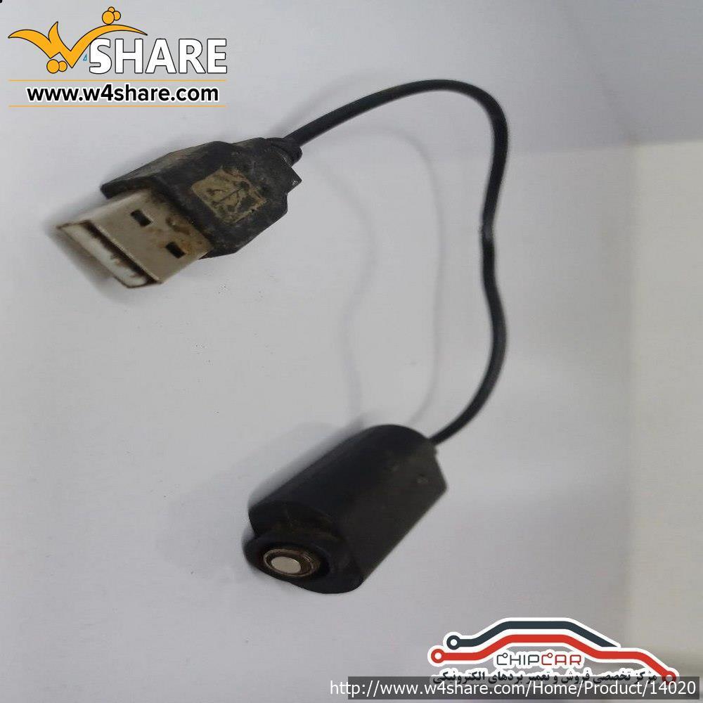 رابط USB کوچک با مبدل شارژ یا اتصال‌دهنده..