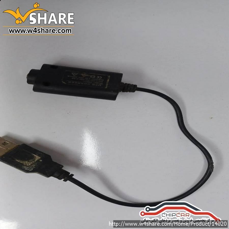 رابط USB کوچک با مبدل شارژ یا اتصال‌دهنده..